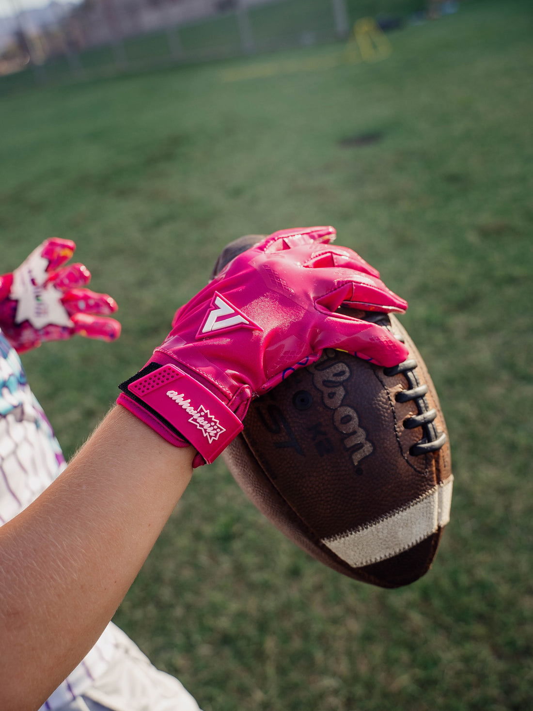 YOUTH PINK AHHWIWIII GLOVES